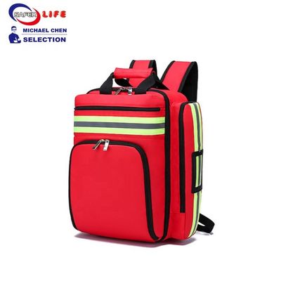 Un sac de premiers soins d'urgence SOS en plein air, un sac à dos de survie, un kit de traumatologie.