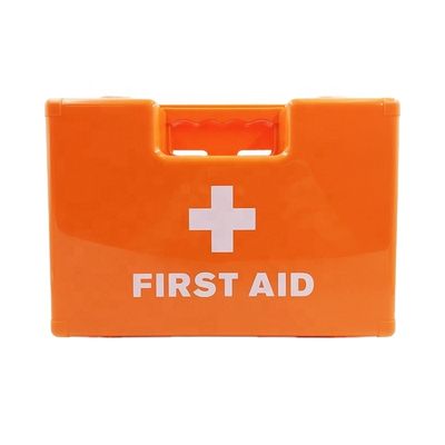Un kit de premiers soins pour 10 personnes, monté sur le mur, pour les abdominaux de l'hôpital, pour les ambulances.