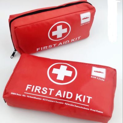 Vente à chaud DIN 13164 Kit de premiers soins usine OEM Kit de premiers soins automobile Kit d'urgence Rouge vert Kit de premiers soins