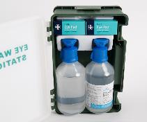 boîte de lavage des yeux avec
2 bouteilles de rince-yeux de 500 ml