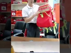 Un sac de premiers soins d'urgence SOS en plein air, un sac à dos de survie, un kit de traumatologie.